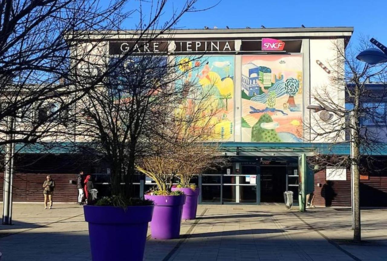 Logement Spacieux - Face A La Gare Et Centre-Ville Epinal Luaran gambar